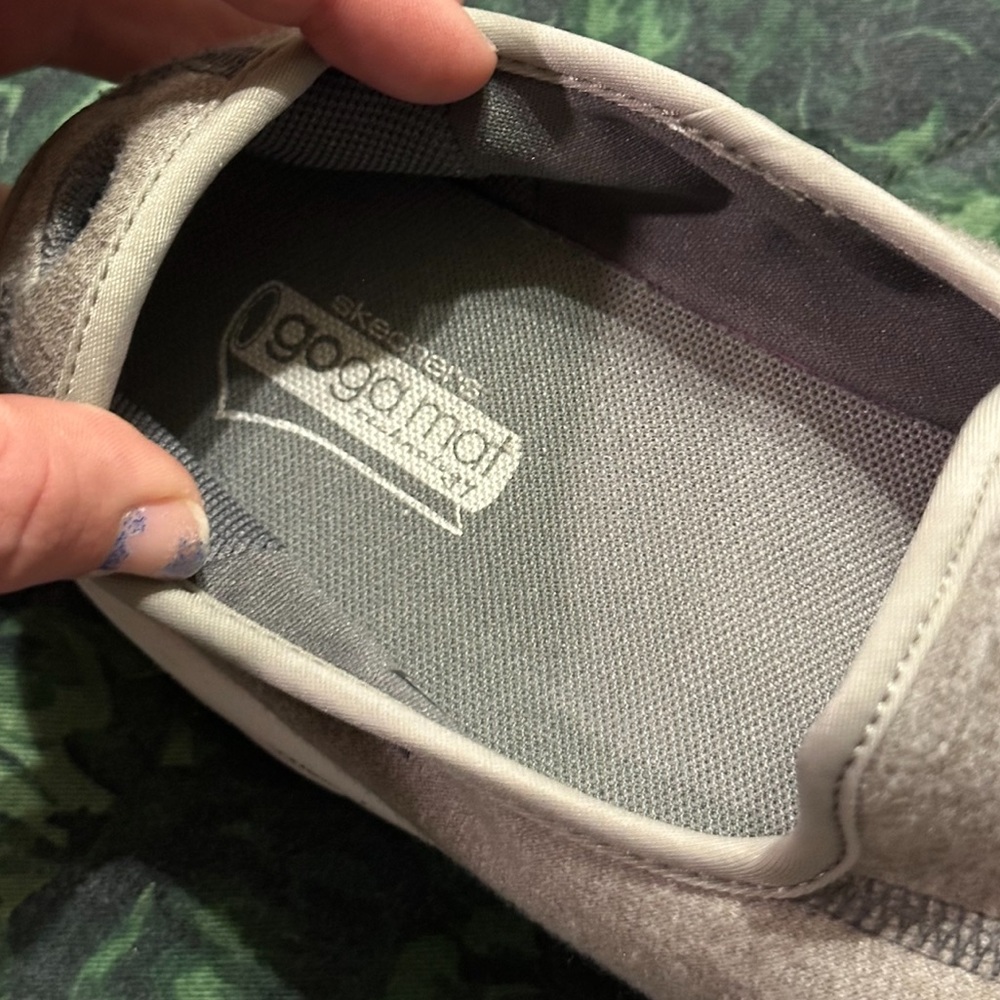 Comfy Skechers shoes - Picture 4 of 7